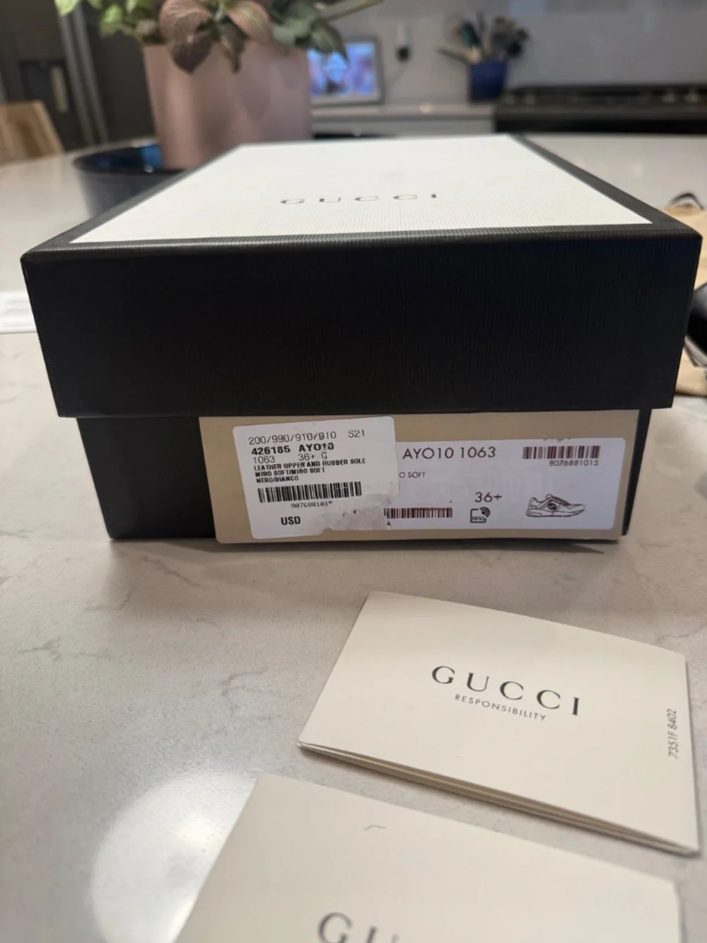Gucci AYO10 1064 size 36 like new